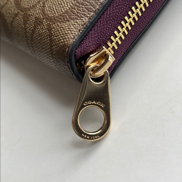 Coach Brown Signature Wallet - Picture 4 of 10